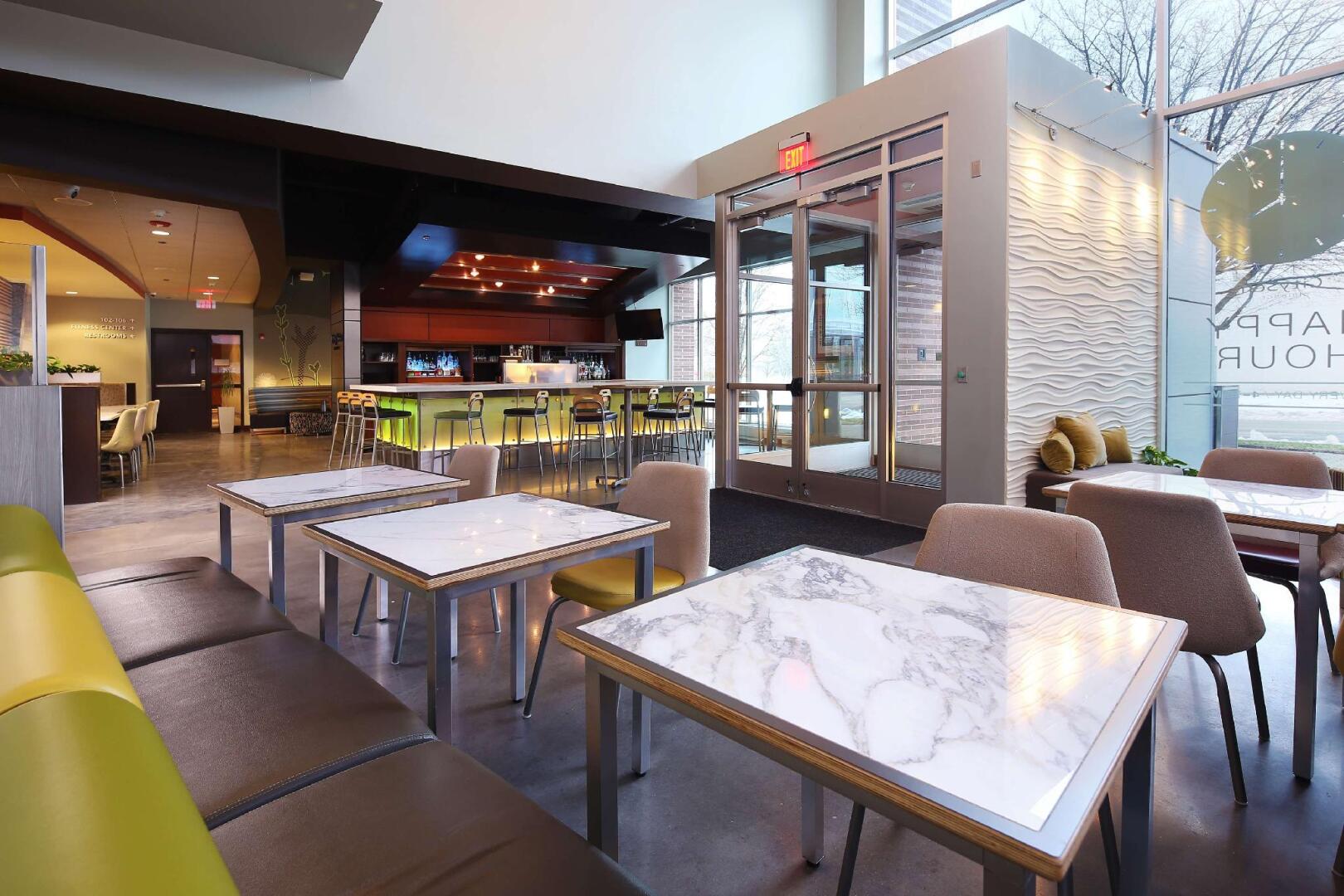 Tulyp, Tapestry Collection by Hilton