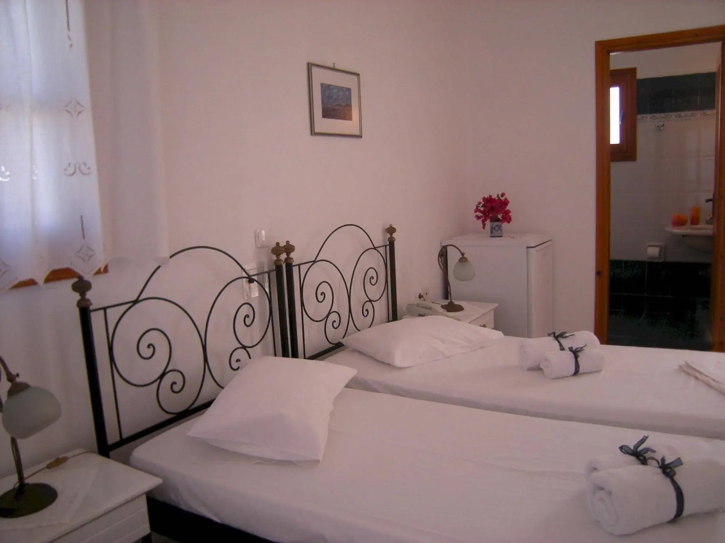 Roussos Beach Hotel