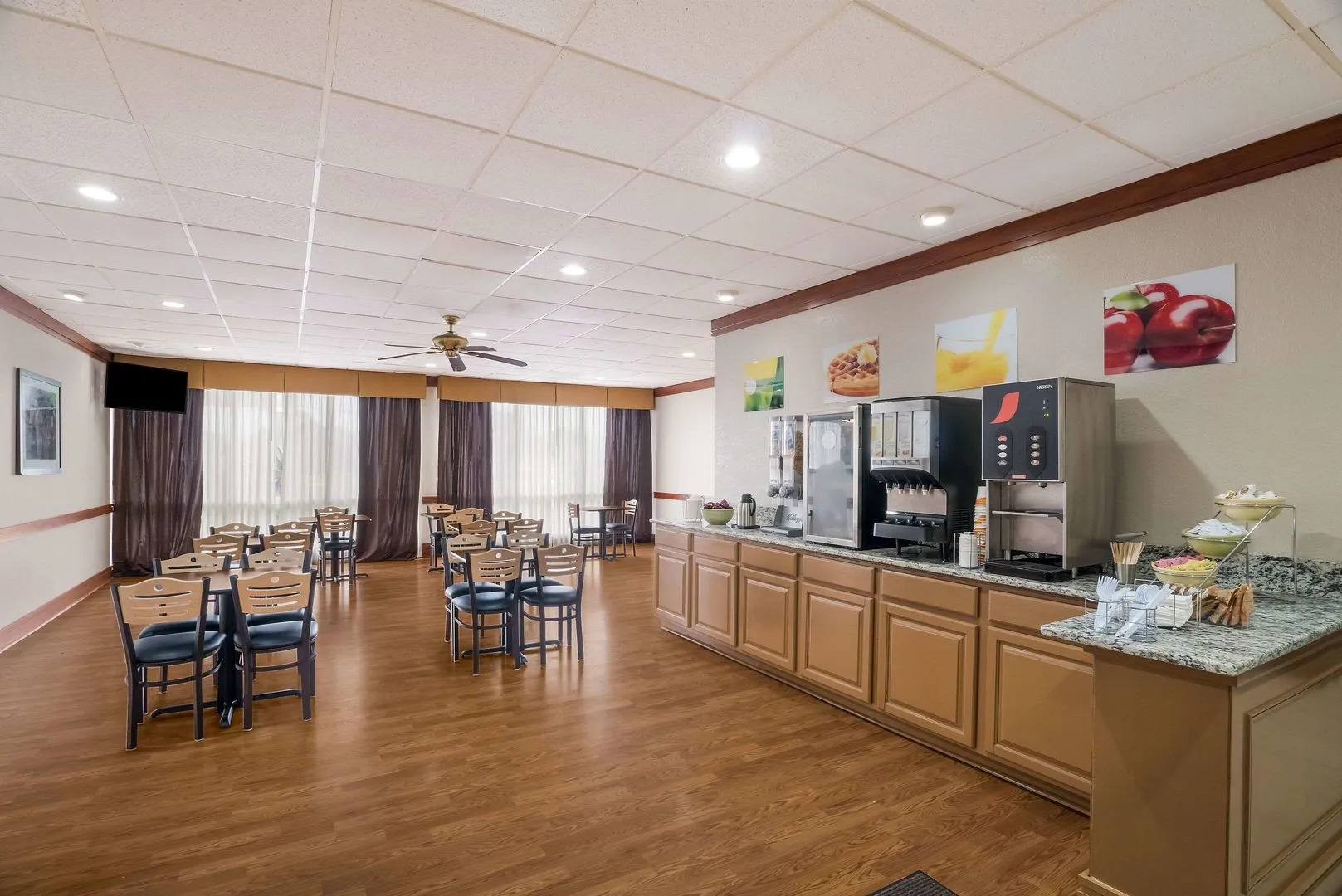 Alice-Days Inn  Golfing Area