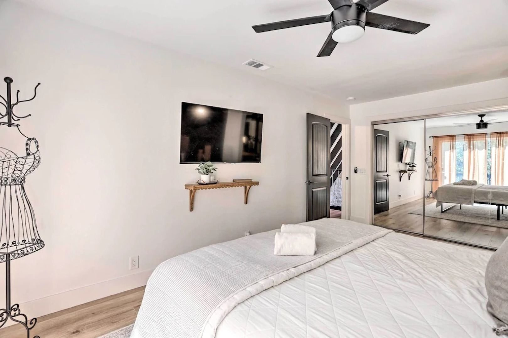 Luxe Timberland Villa w/ Lake Arrowhead Access!