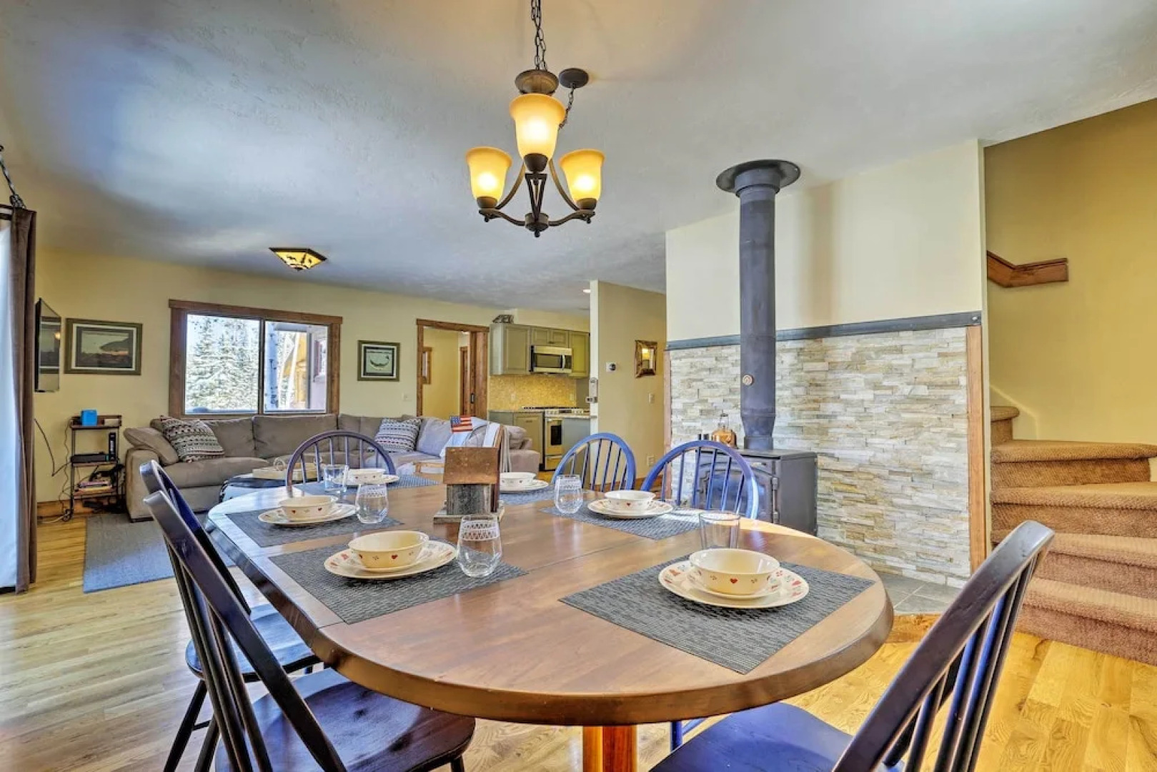 Spacious Grand Lake Cabin w/ Hot Tub & Deck