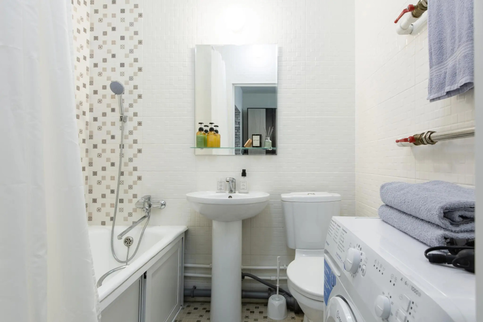 4 Ugla (Четыре угла) на Максима Горького 161