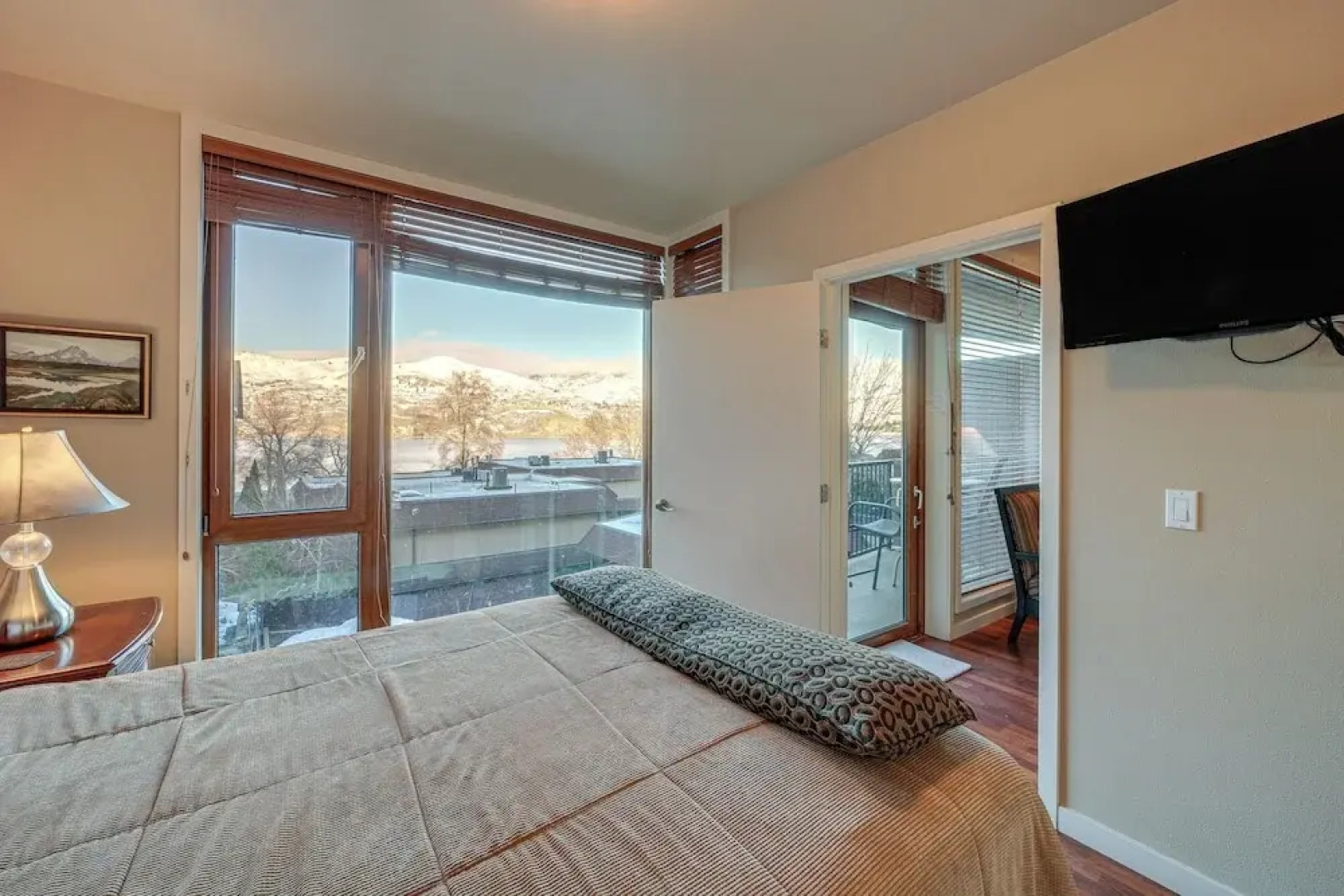 Resort Getaway on Lake Chelan: Pool + Beach Access