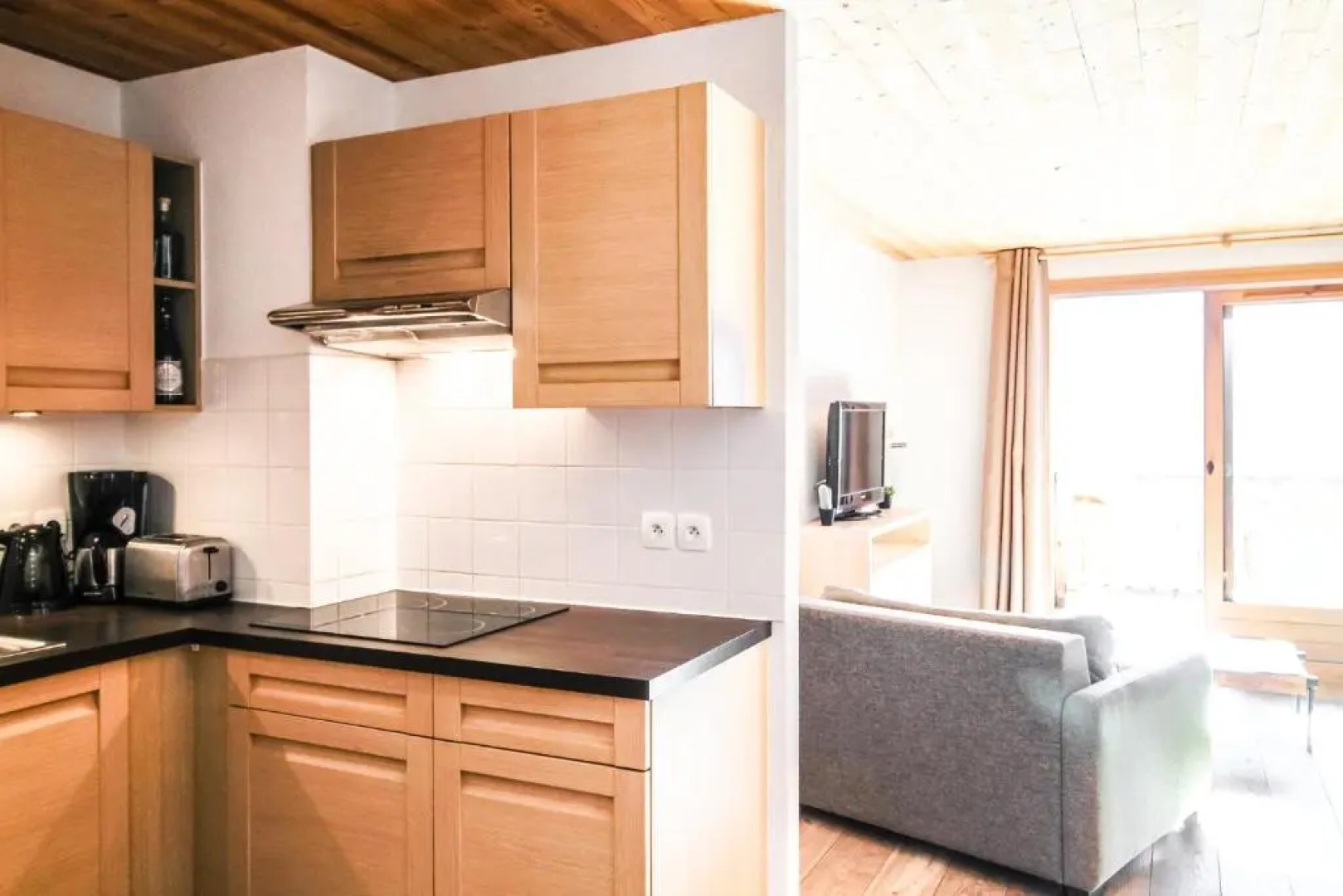 Vue panoramique sur les montagnes plein Sud - T2 Skis aux pieds, Piscine, Jacuzzi