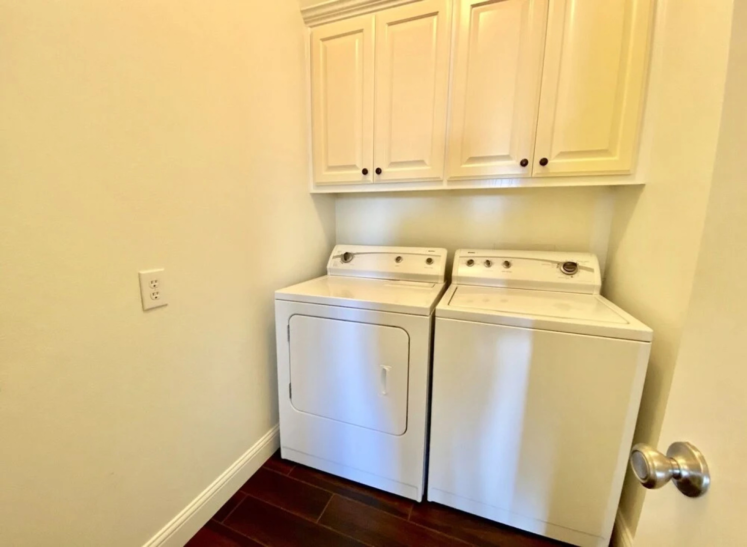 1 Driftwood 4 Bedroom Home by Redawning