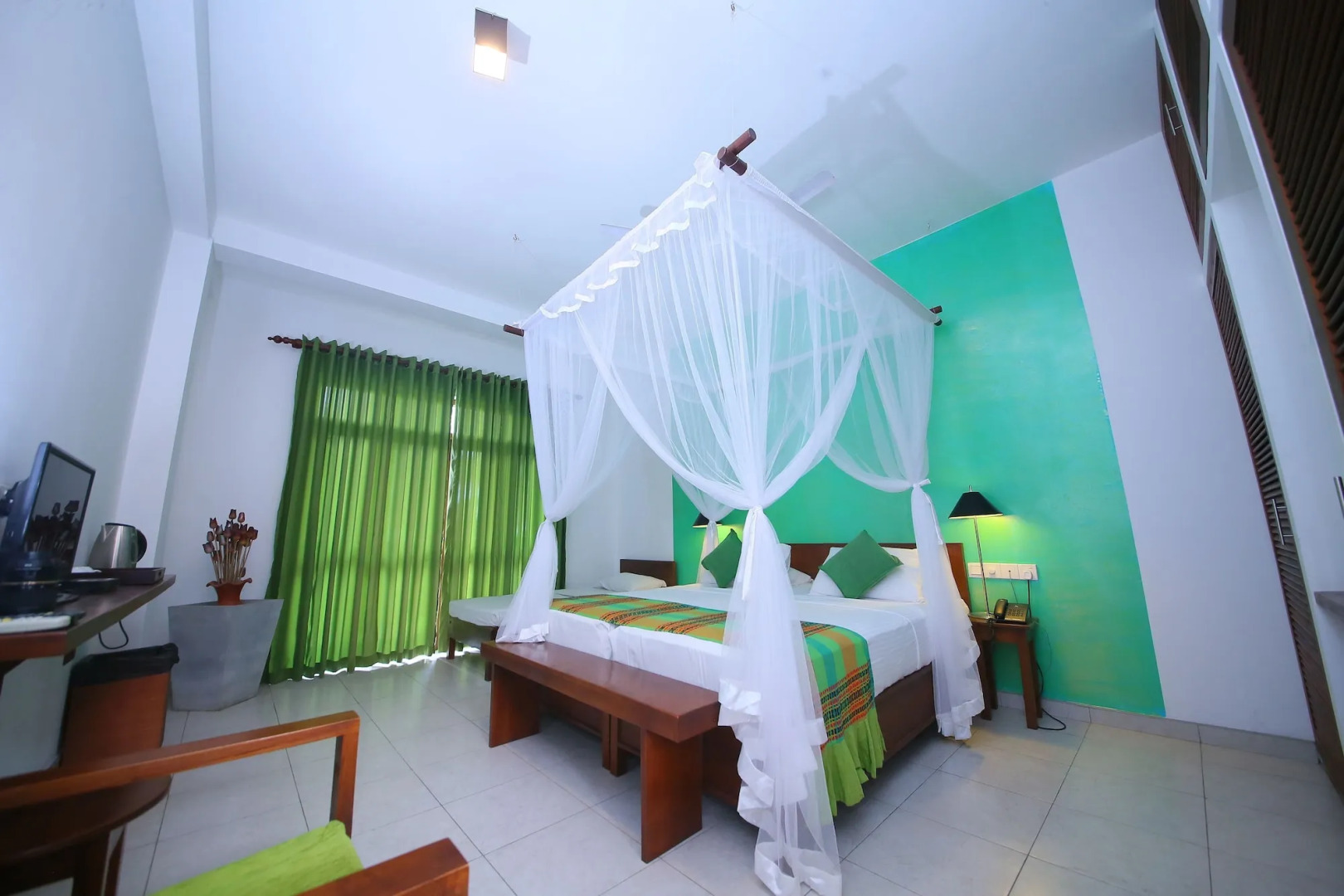 Rockside Beach Resort