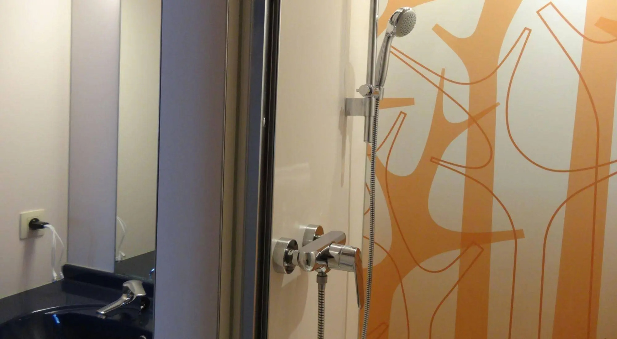 Sleep Well Youth Hostel