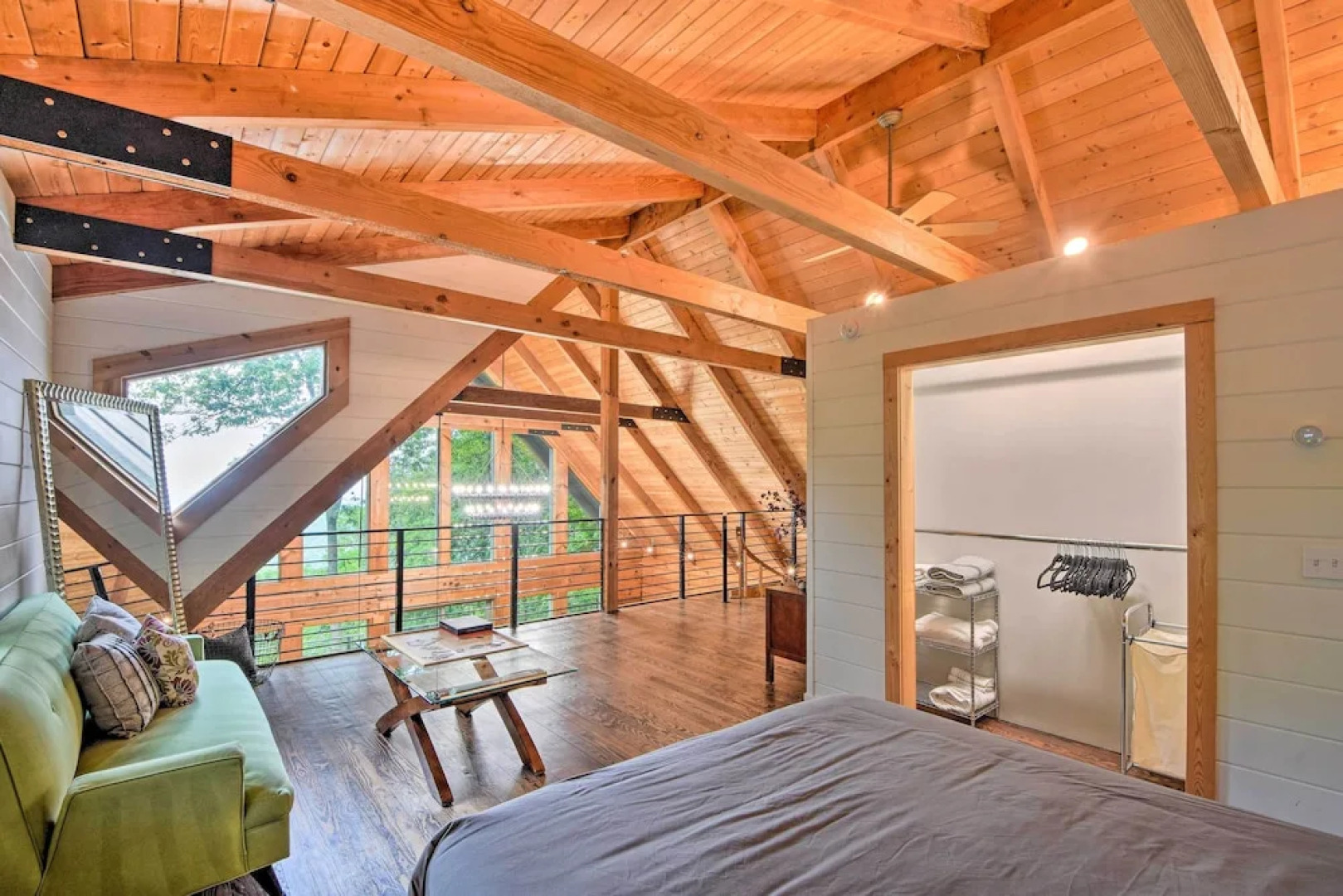 Luxe Jasper Cabin w/ Deck + Blue Ridge Mtn Views!