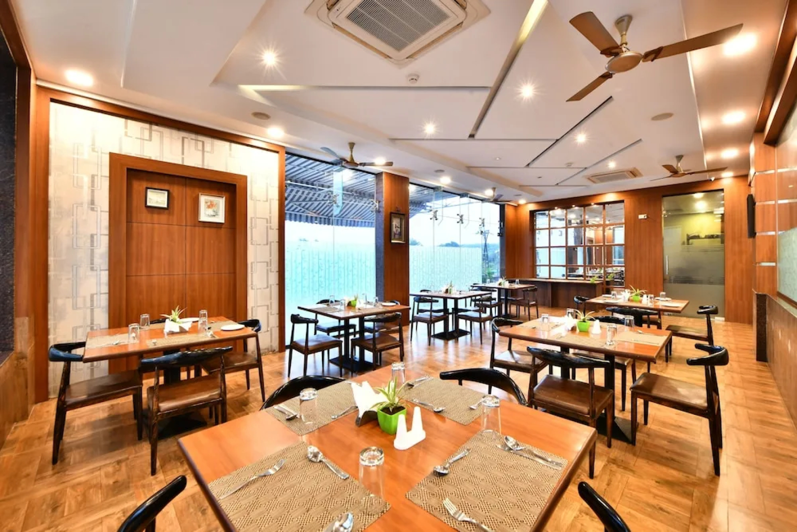 Click Hotel Sagar Plaza Chakan, Pune