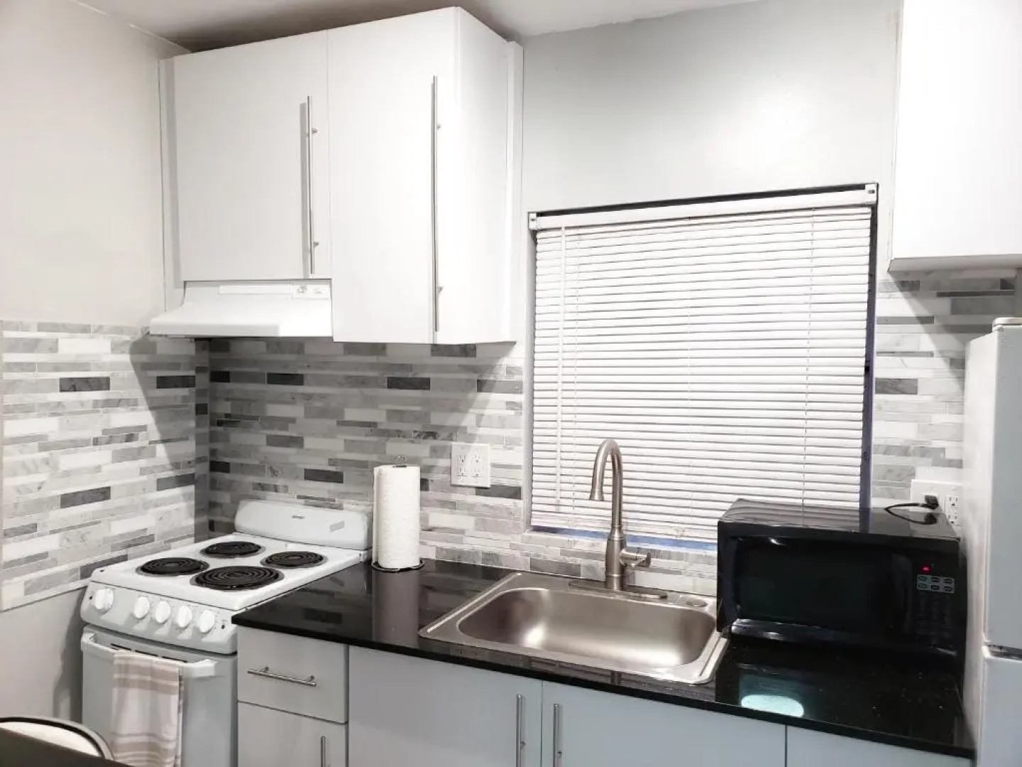 Glam Private Studio 4 Miles from Hard Rock Stadium