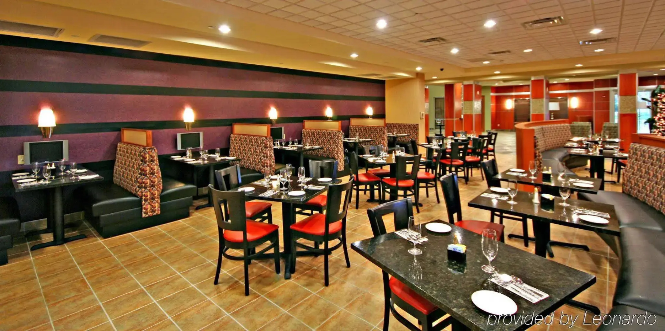 Holiday Inn Hotel & Suites Williamsburg-Historic Gateway by IHG