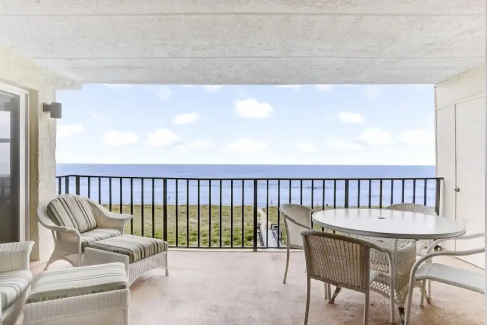 Amelia South H4 by RedAwning