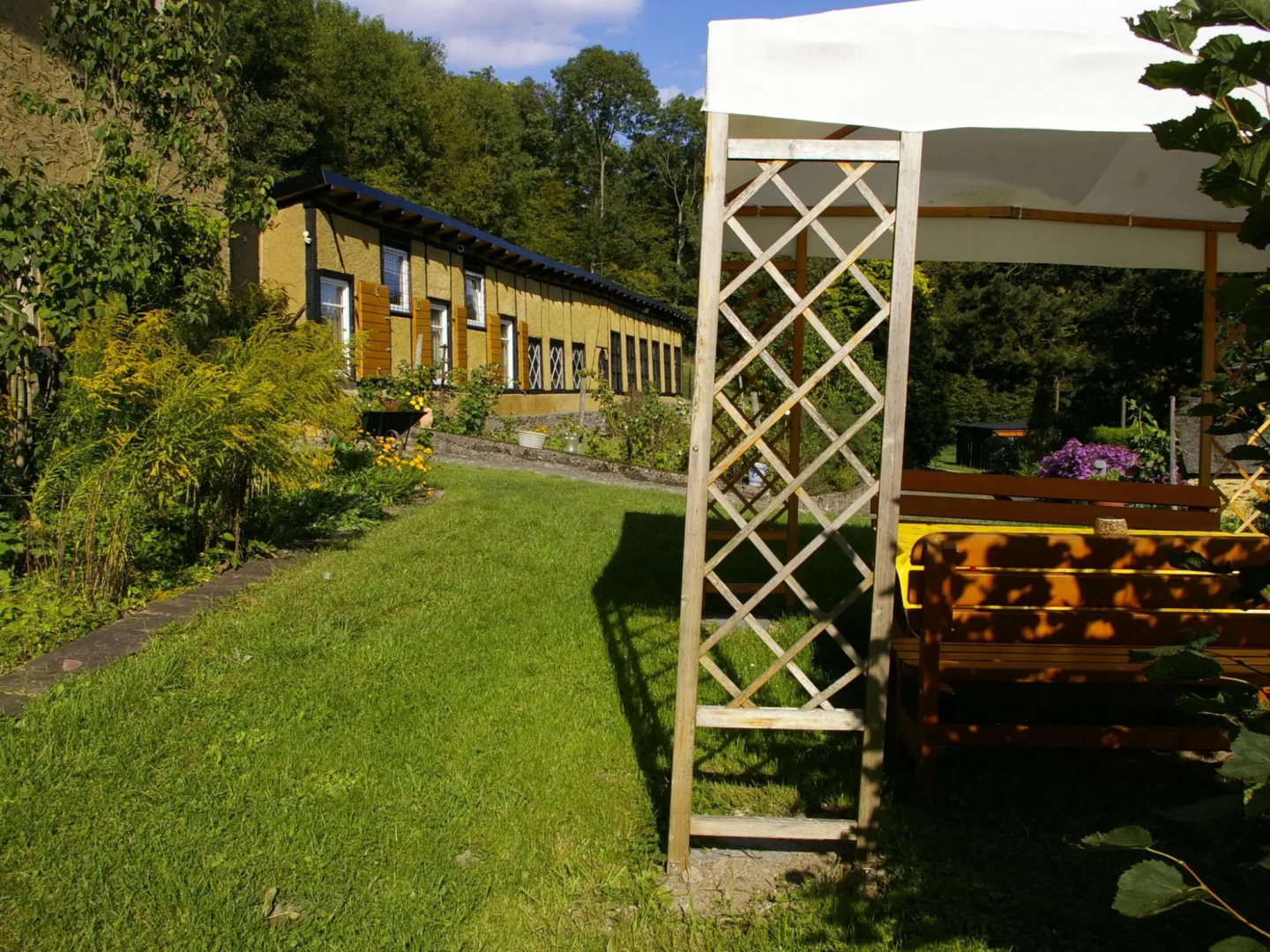 Idyllic studio apartment near Kaifenheim and near the forest