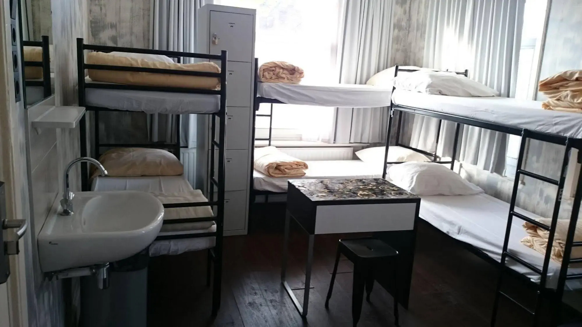 Amigo Hotel - Hostel