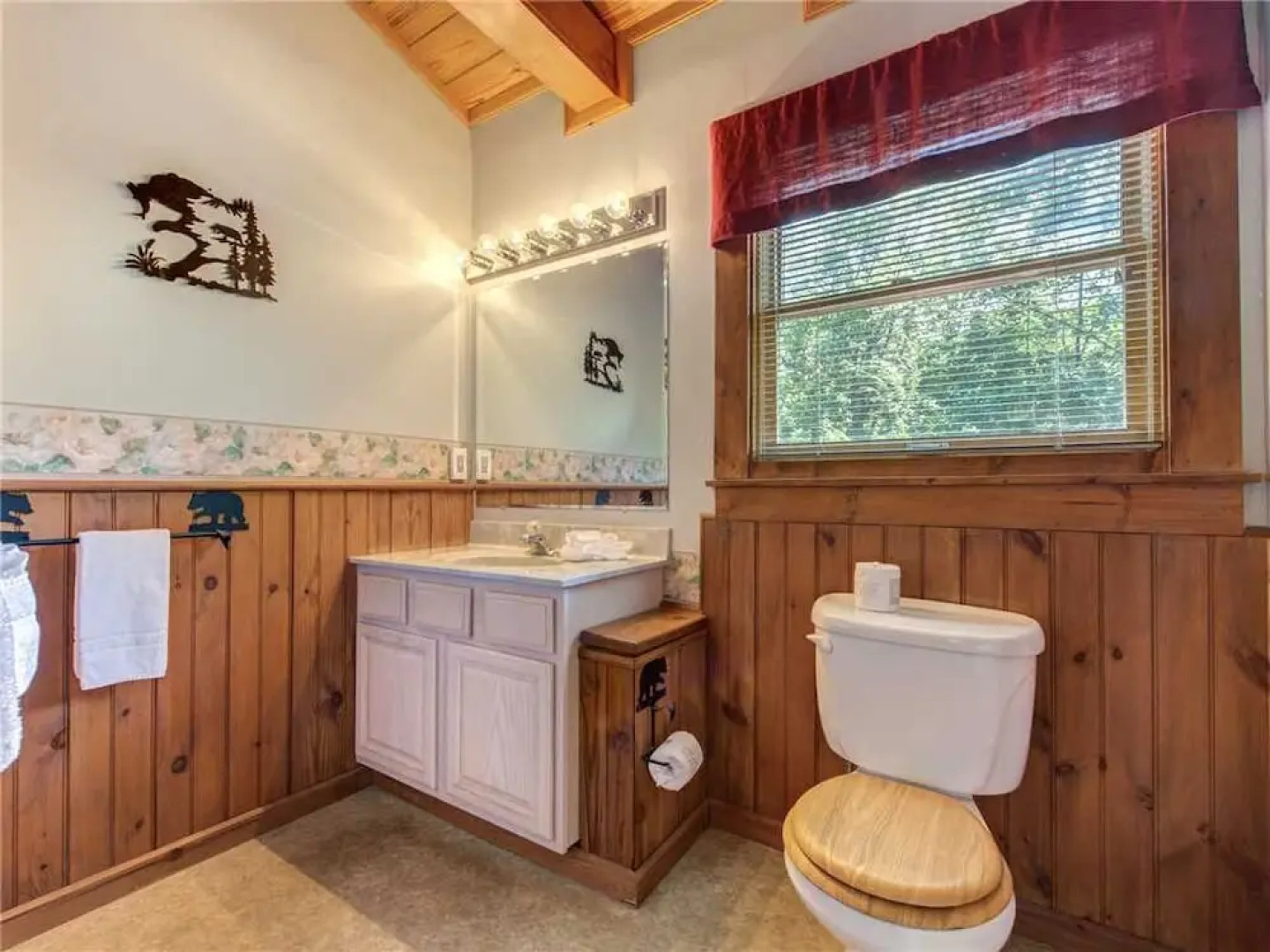 Buckhorn  2 Bedroom Home with Hot Tub