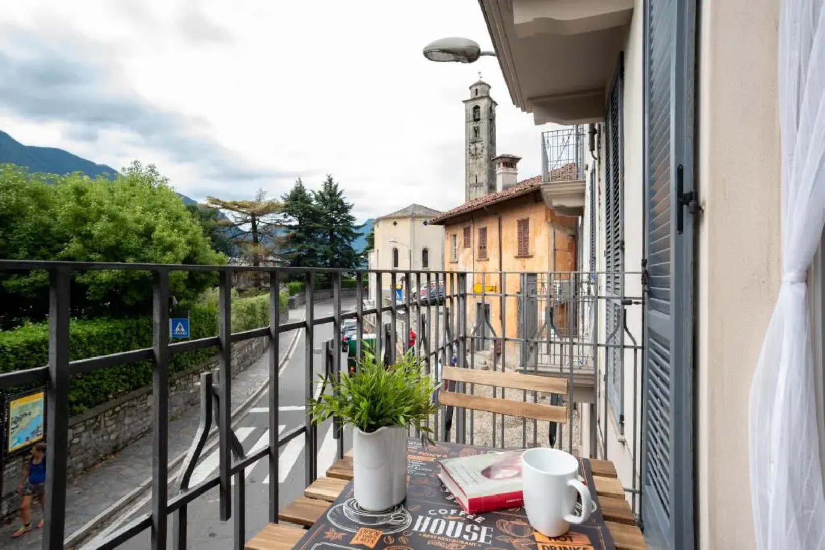 Ossuccio Apt with Balcony & Private Parking (Adults Only)