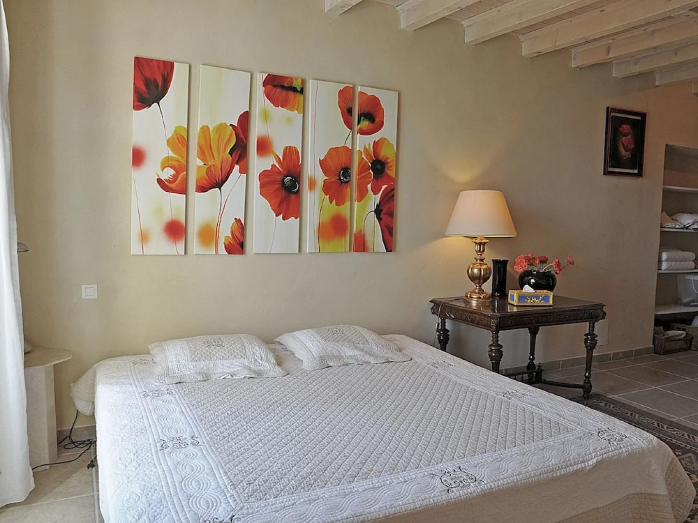 Apartment in an Original Castle With Garden in Jonquières