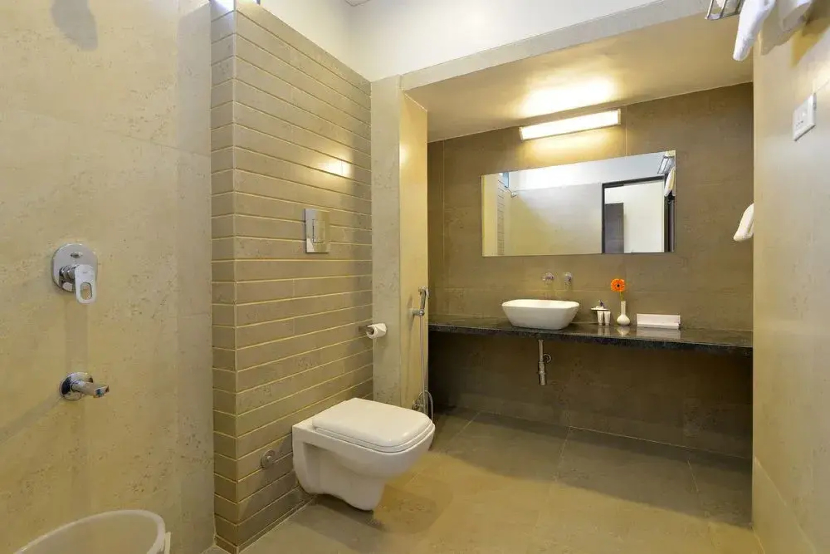 OYO 4448 Hotel Suresh Plaza