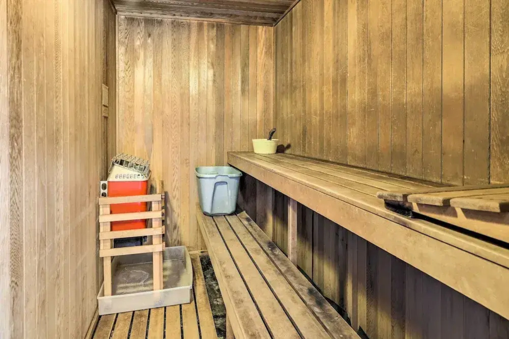 Hot Tub + Deck: Pet-friendly Poconos Getaway!