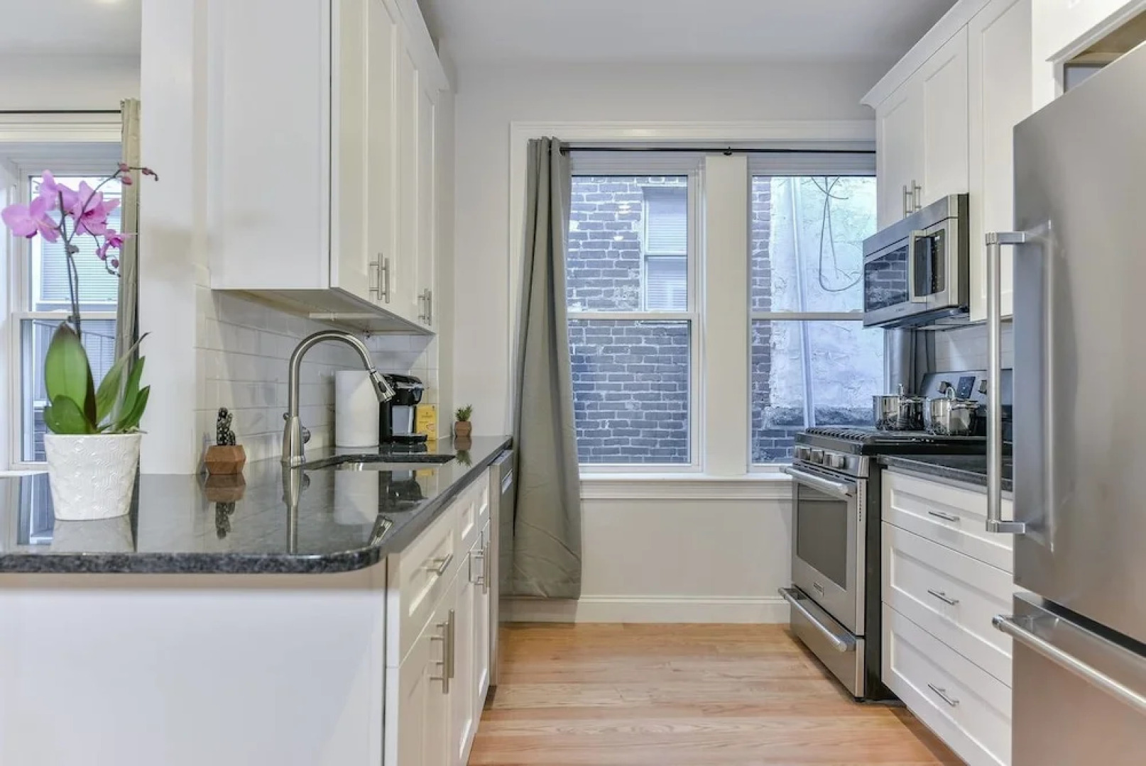 Gorgeous 4BR Apt in North End by Domio