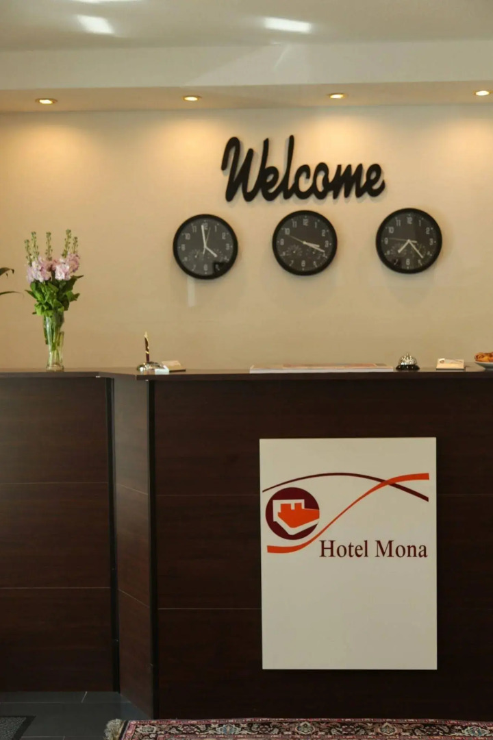 Hotel Mona