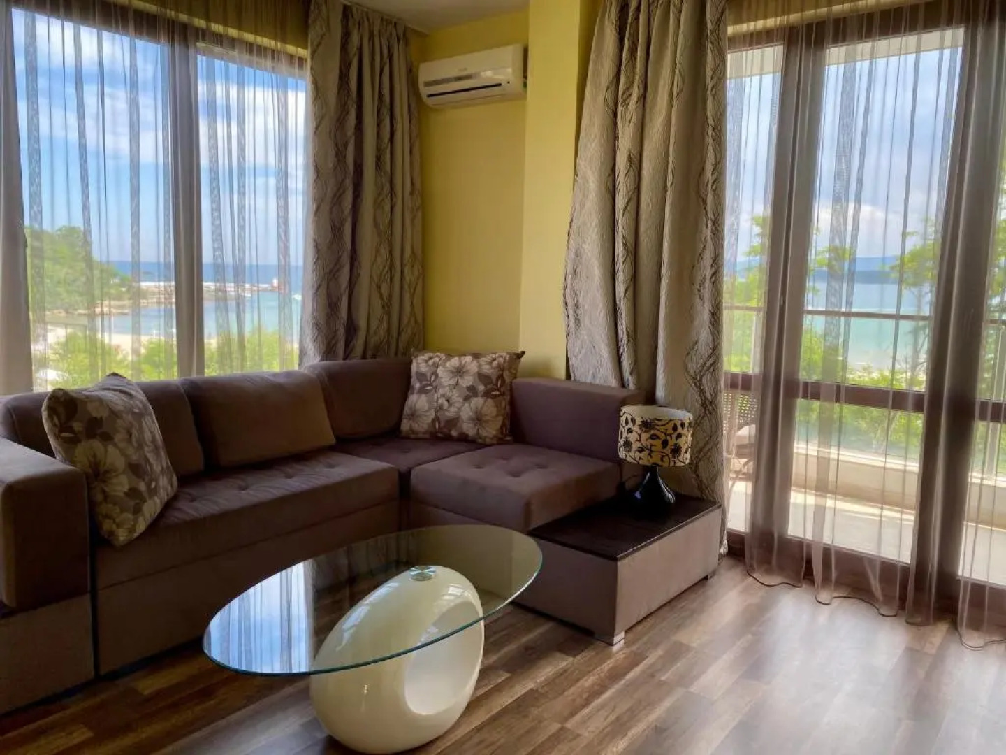 Green Paradise Deluxe Apartments