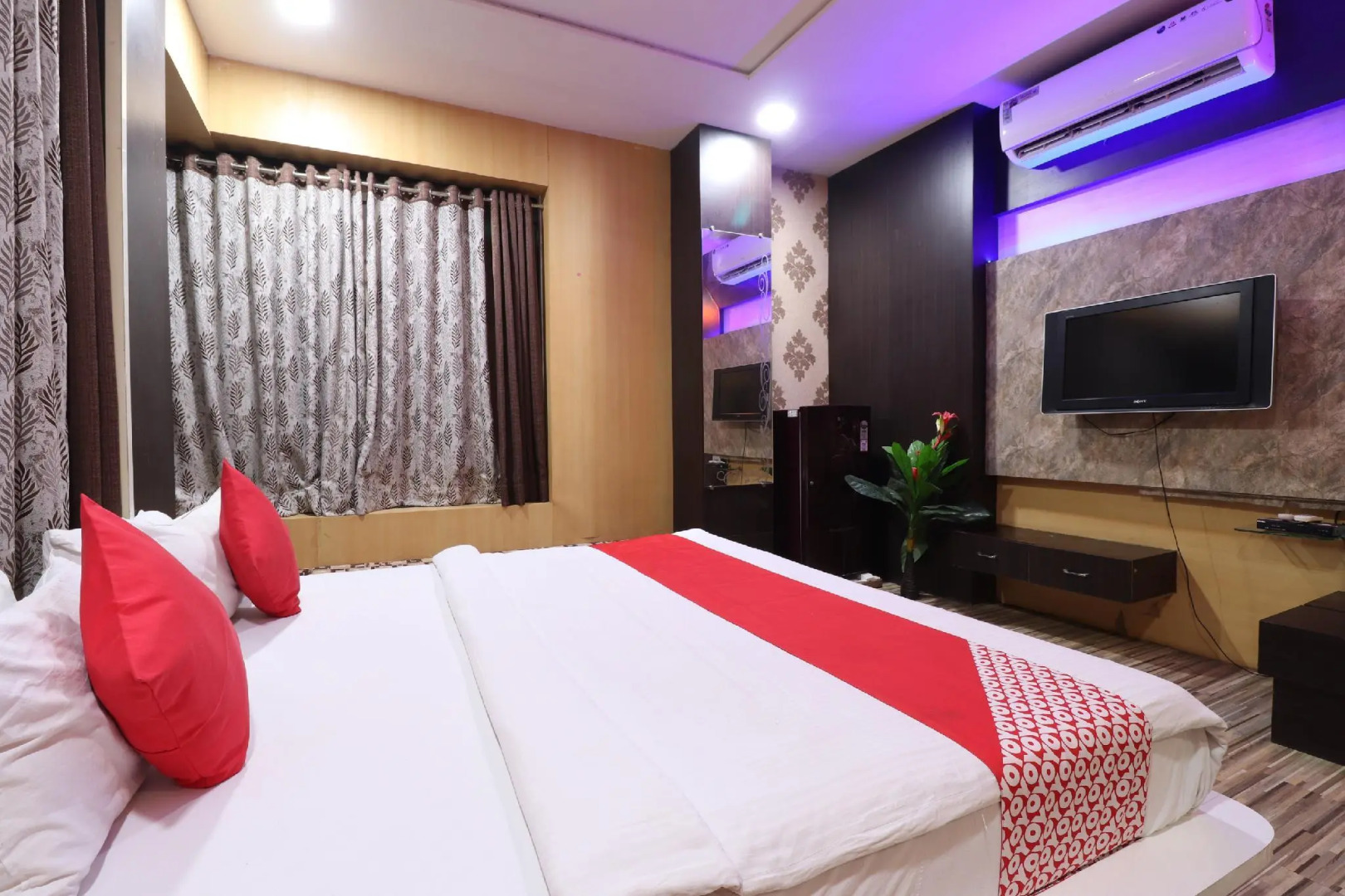 OYO 47855 Shri Sai Niwara Lodge