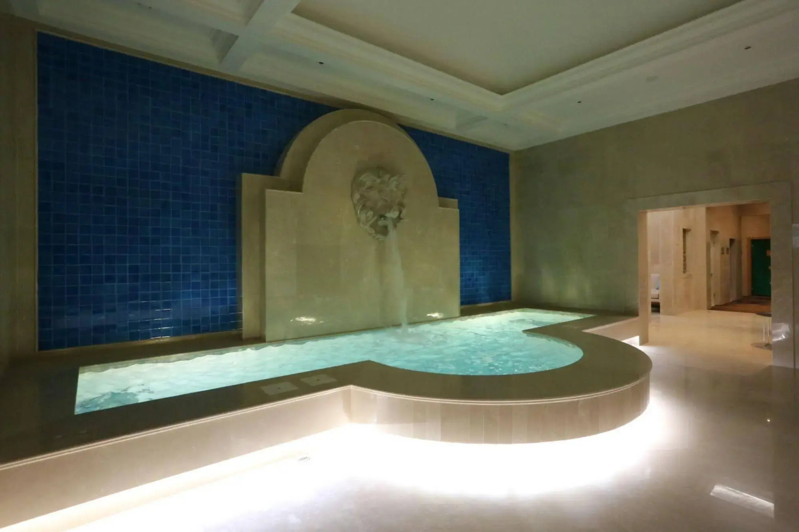 Charisma De Luxe Hotel