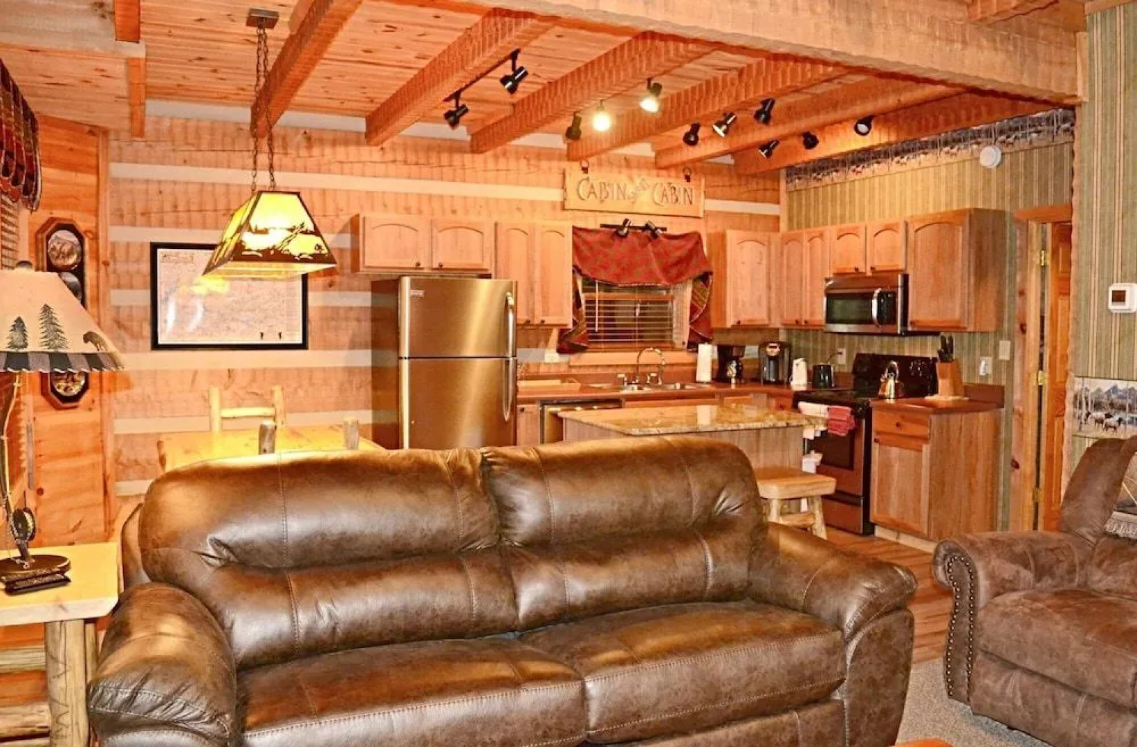 Streamsong Secluded Creek View Cabin with Hot Tub and Pool Table by RedAwning