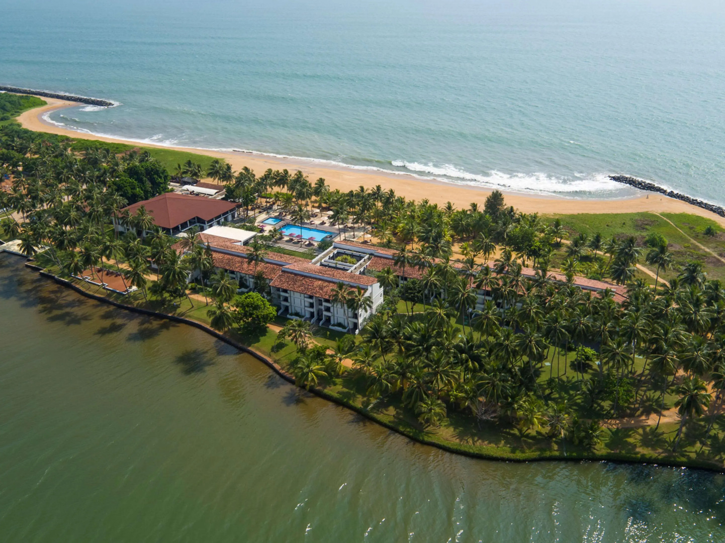 Курортный отель Avani Kalutara Resort