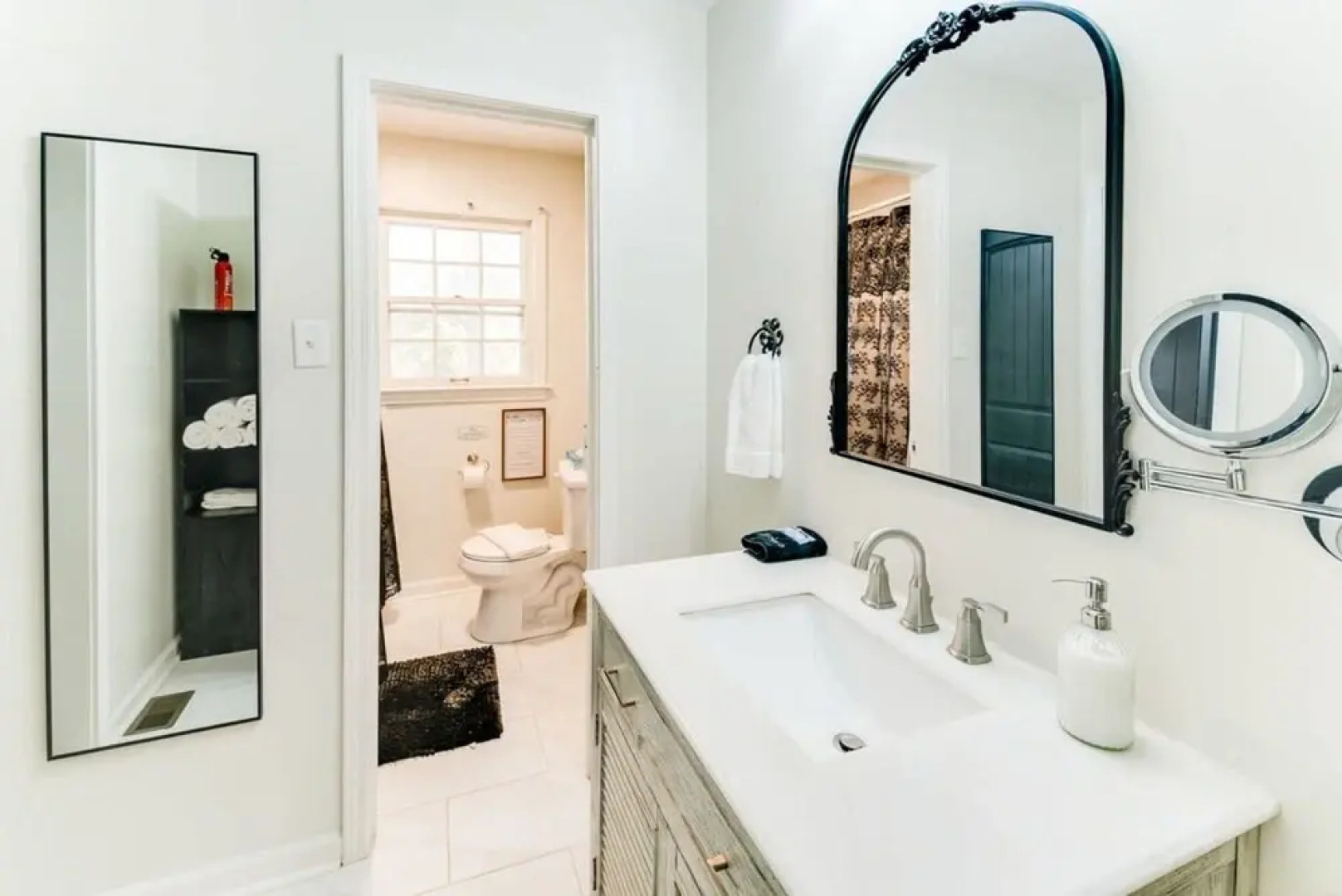 LA Maison De LA Nouvelle-orl ans Game DAY House Covered Patio