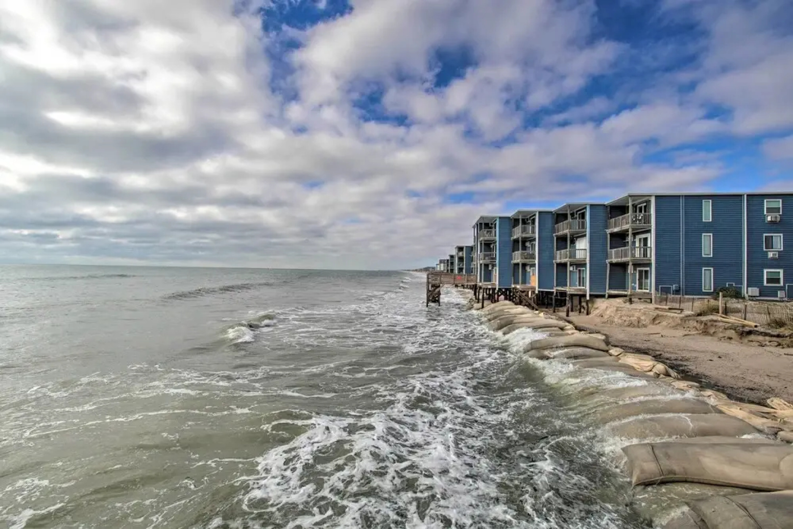 North Topsail Beach Escape With Ocean Views!