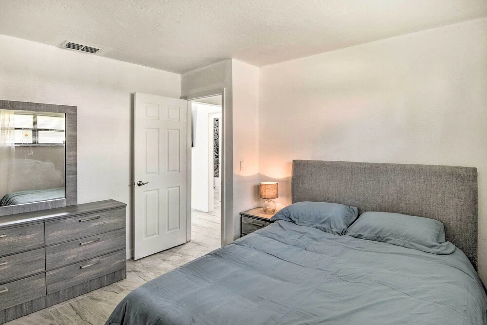 Port Orange Oasis: Close to Beaches & Dining!