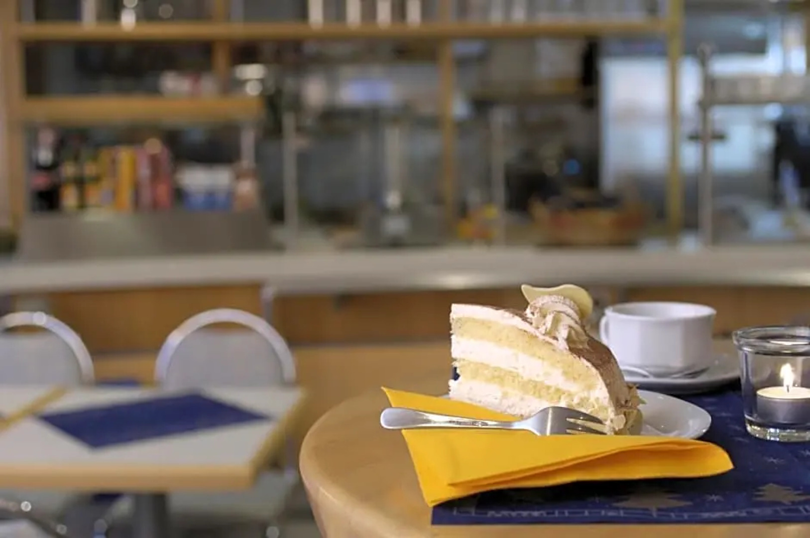 Café & Hotel am Holzhafen