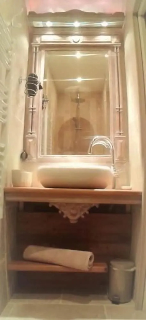 Le Manoir Aux Douves