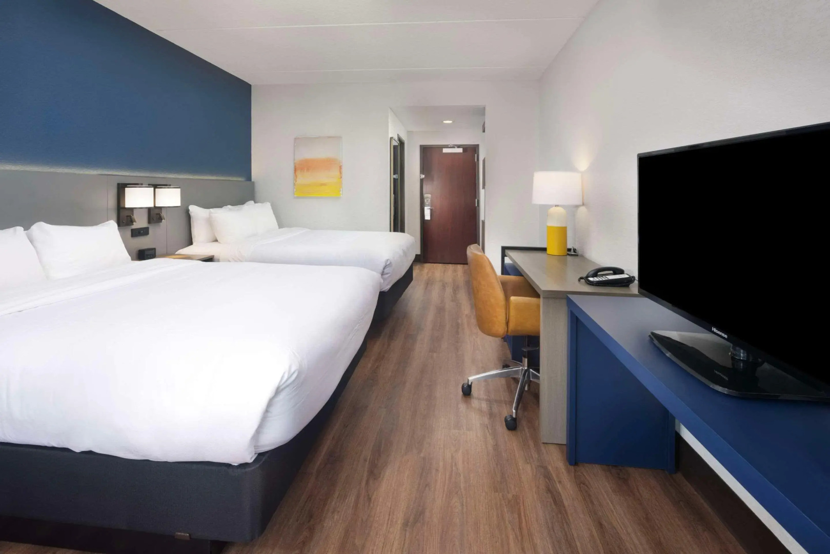 Comfort Suites Outlet Center