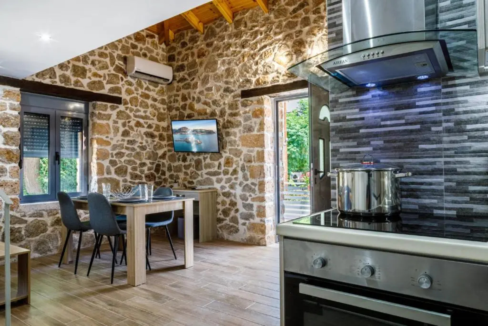 Adrian'S Luxury Apartments 2