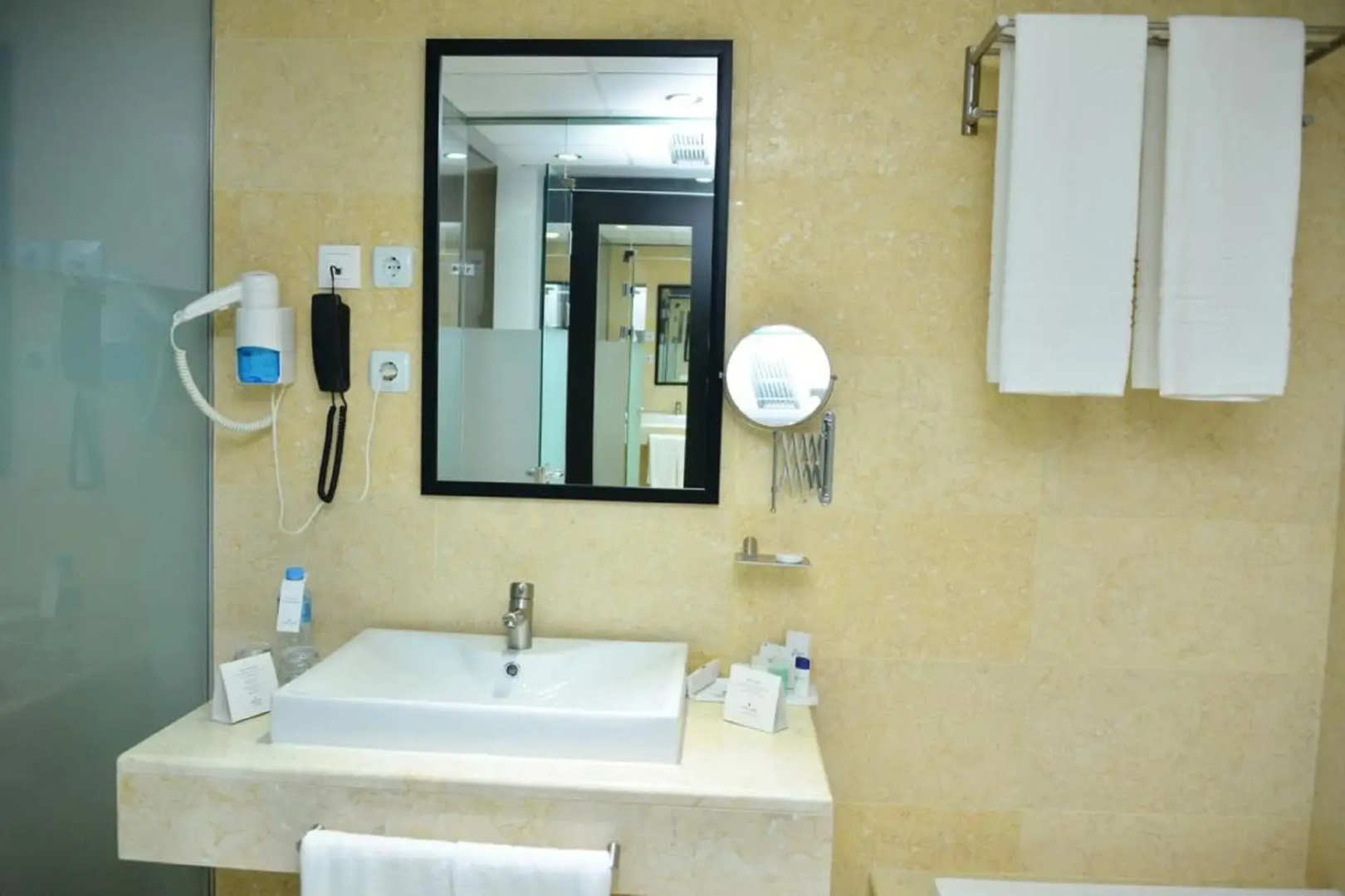 Hotel Adef