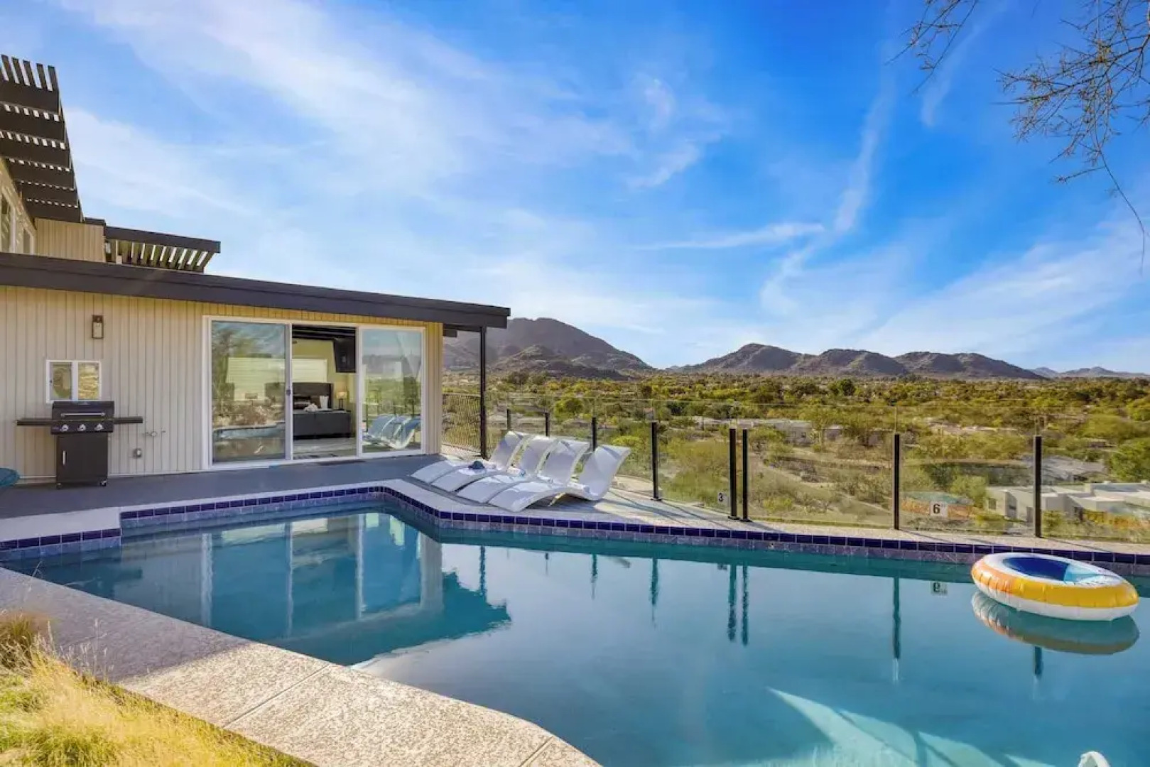 Panoramic Views, Private Pool, Patio Lounge w/ Firepit Royal Palm by Avantstay