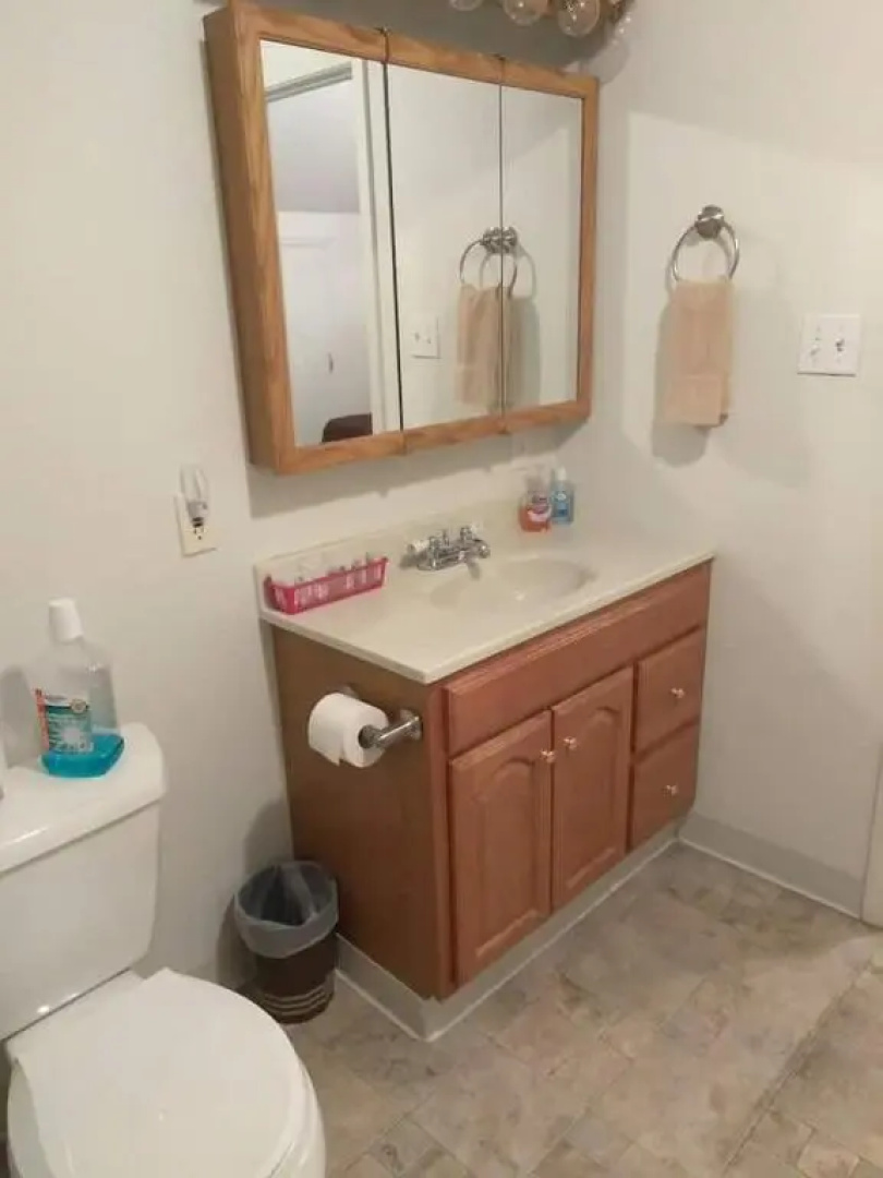 Quiet upstairs studio close to town 420 friendly