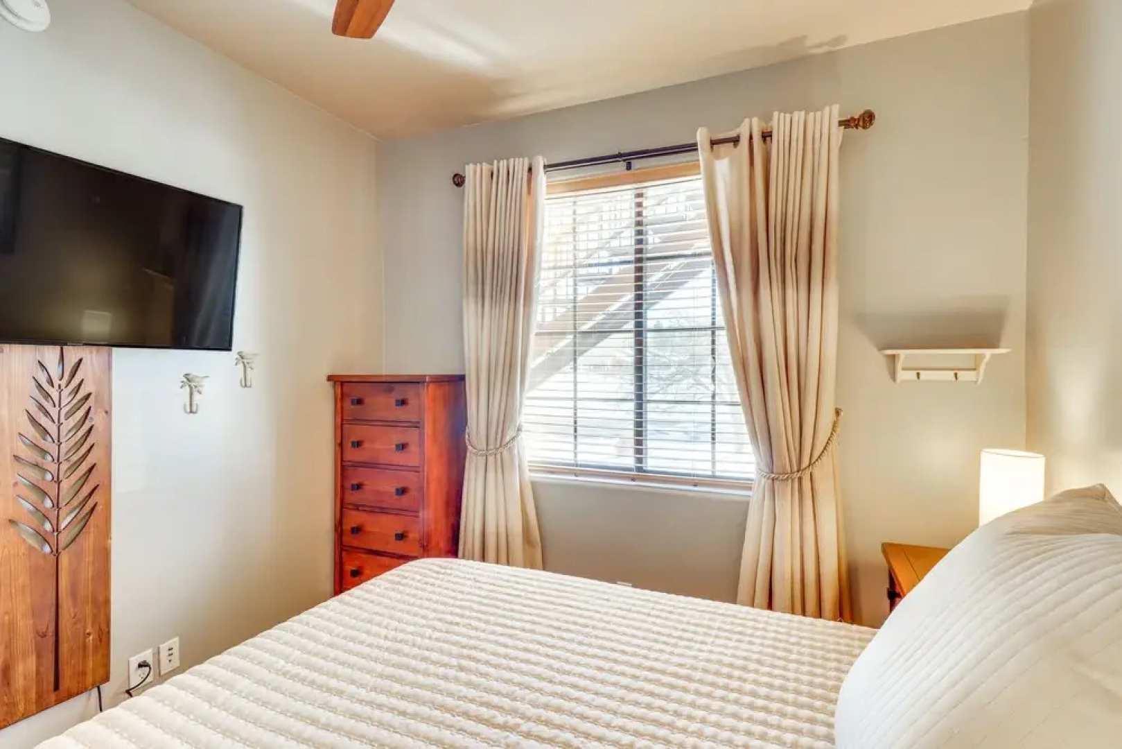 Pet-friendly Overgaard Condo: Porch & Lake Access
