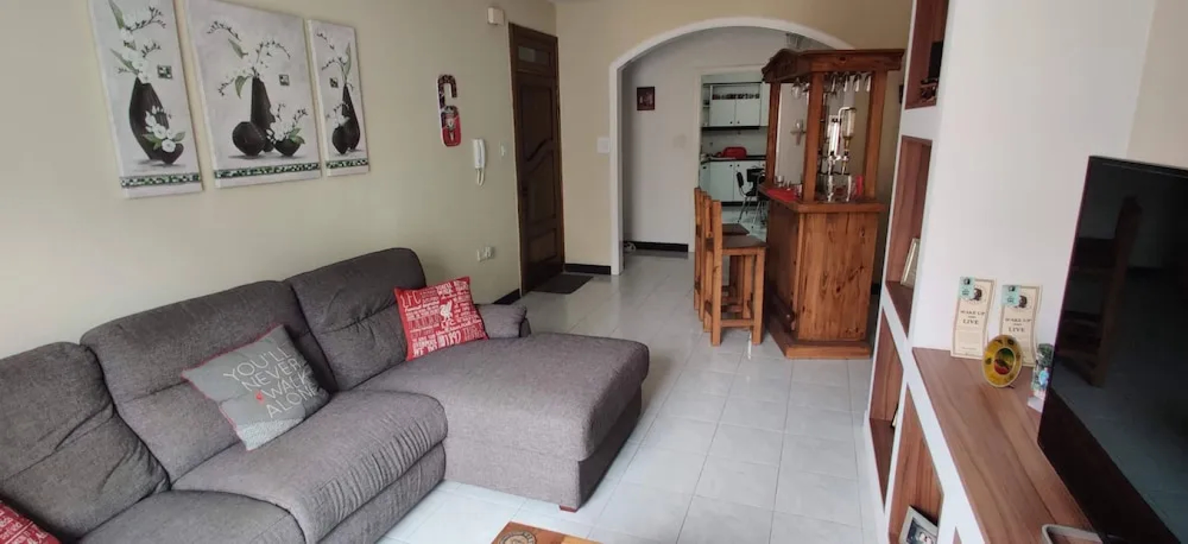 Room-very Bright Well Kept Apartment