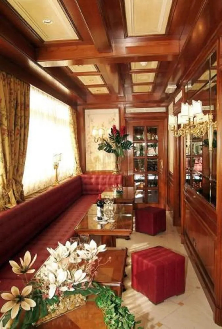 Champagne Palace Hotel