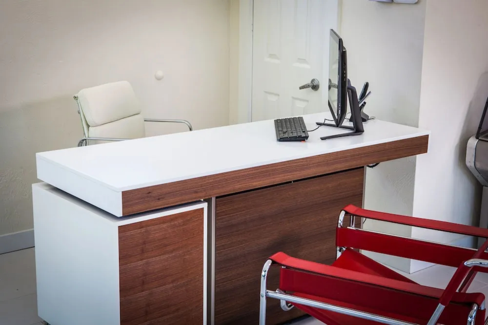 The Salty Mermaid Oceanfront Hotel