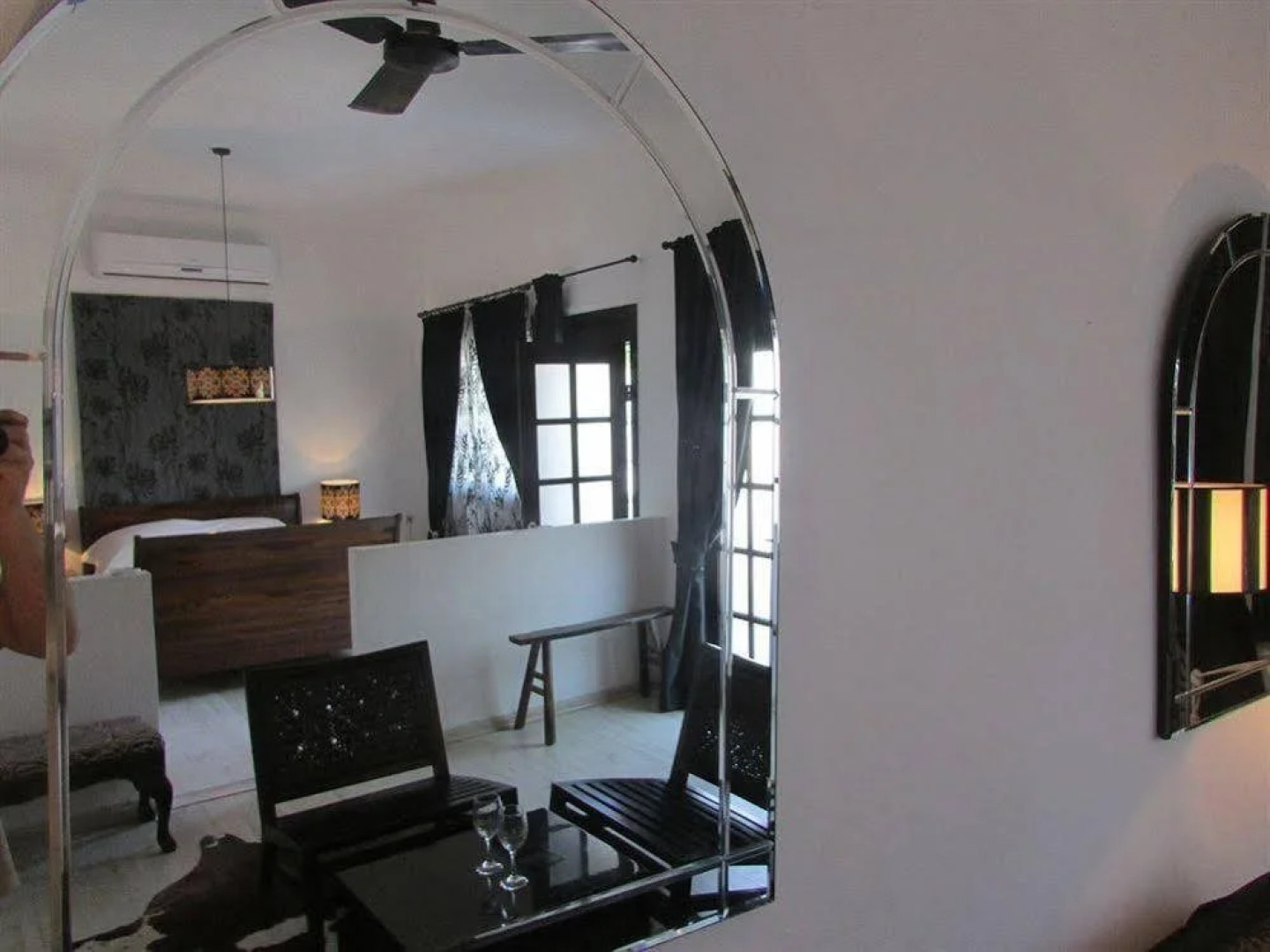 Nina Cafe Suites Hotel