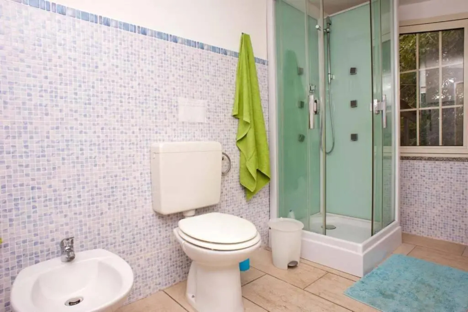 Loft mansardato con giardino e piscina/ loft with garden and swimming pool