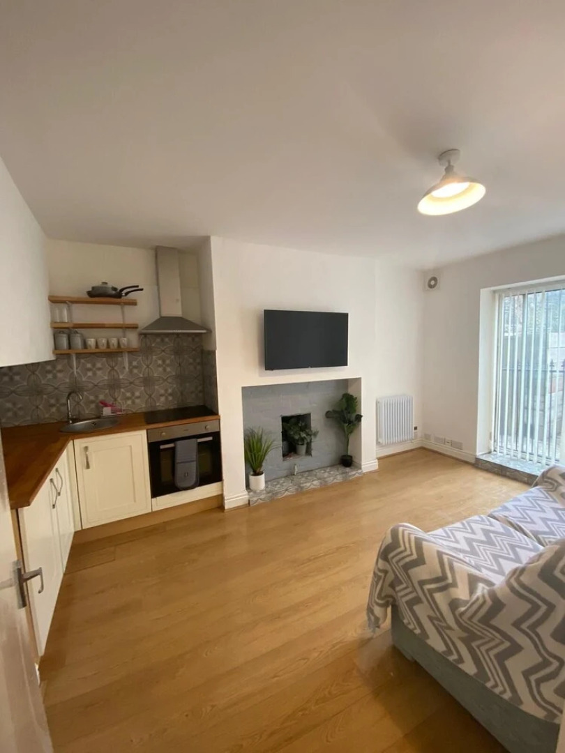 Remarkable Apartment in Oxton With Outside Space