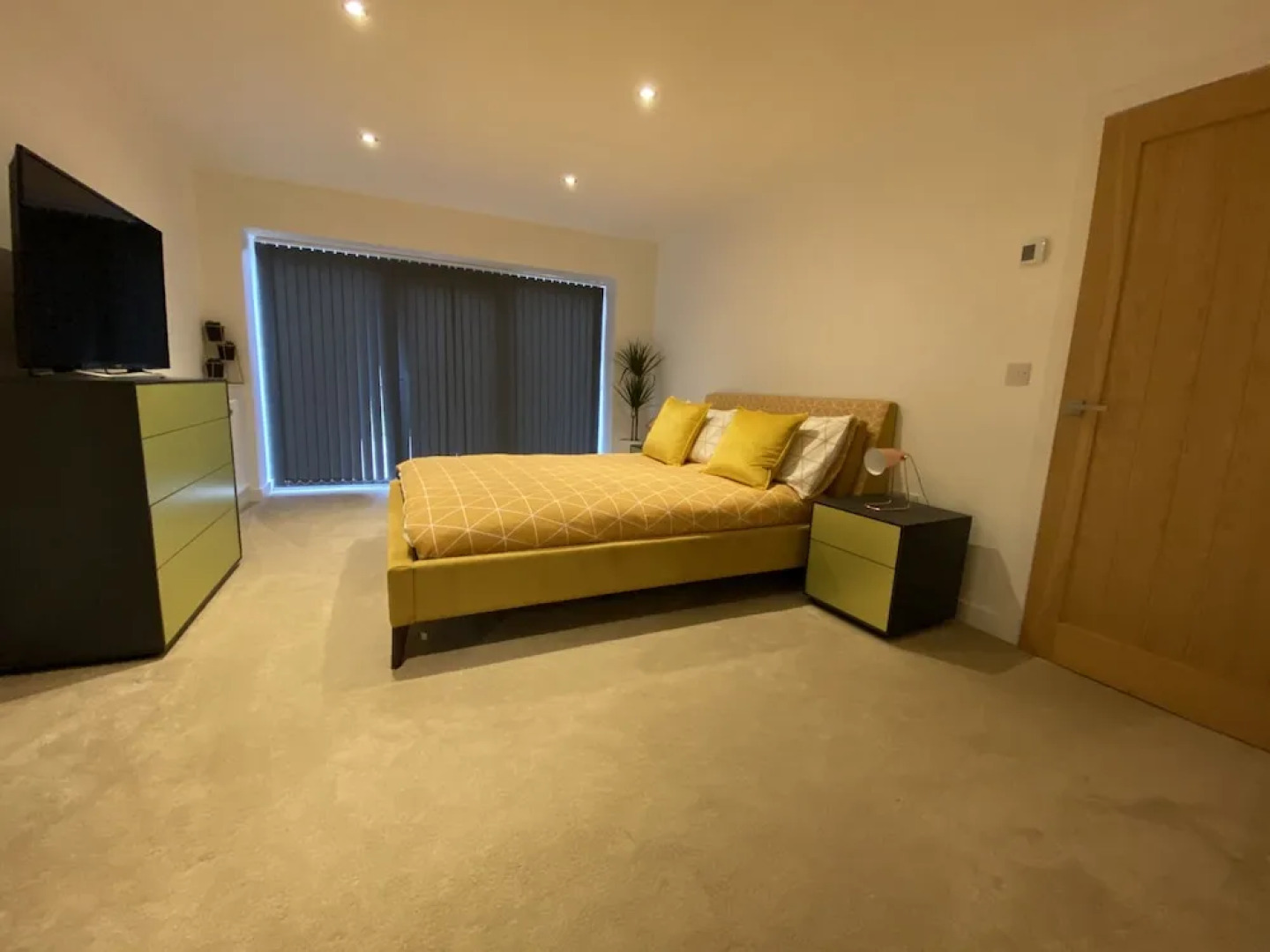 Lincoln 4-beds, Sleeps 13, Hot Tub & Pet Friendly