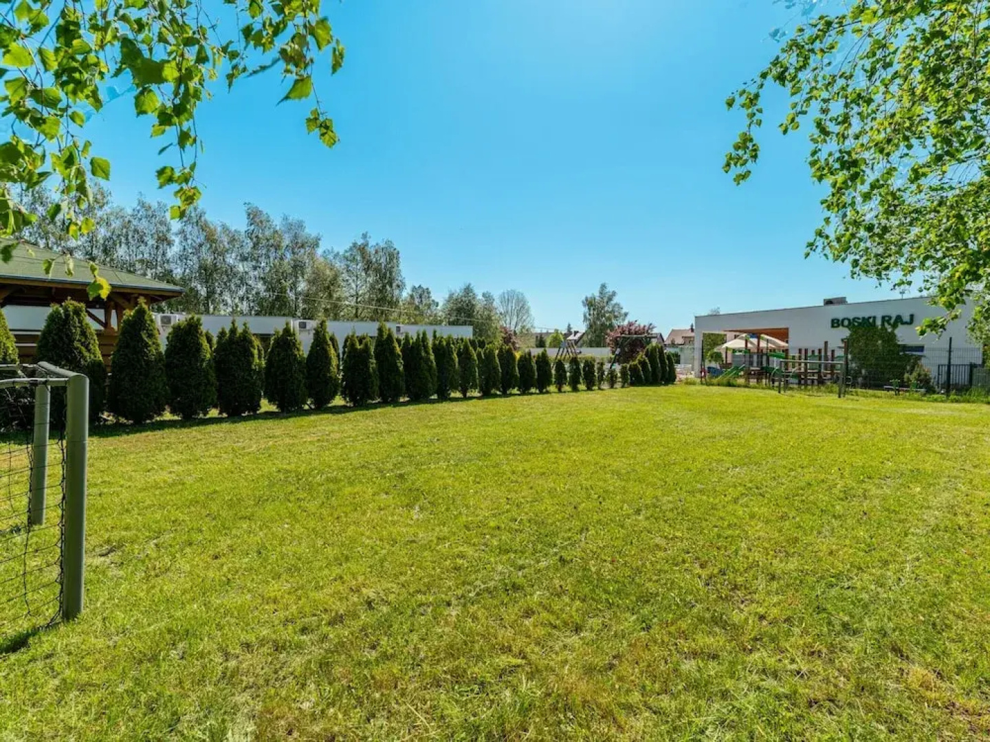 Holiday Homes With Pool, Close to the Beach