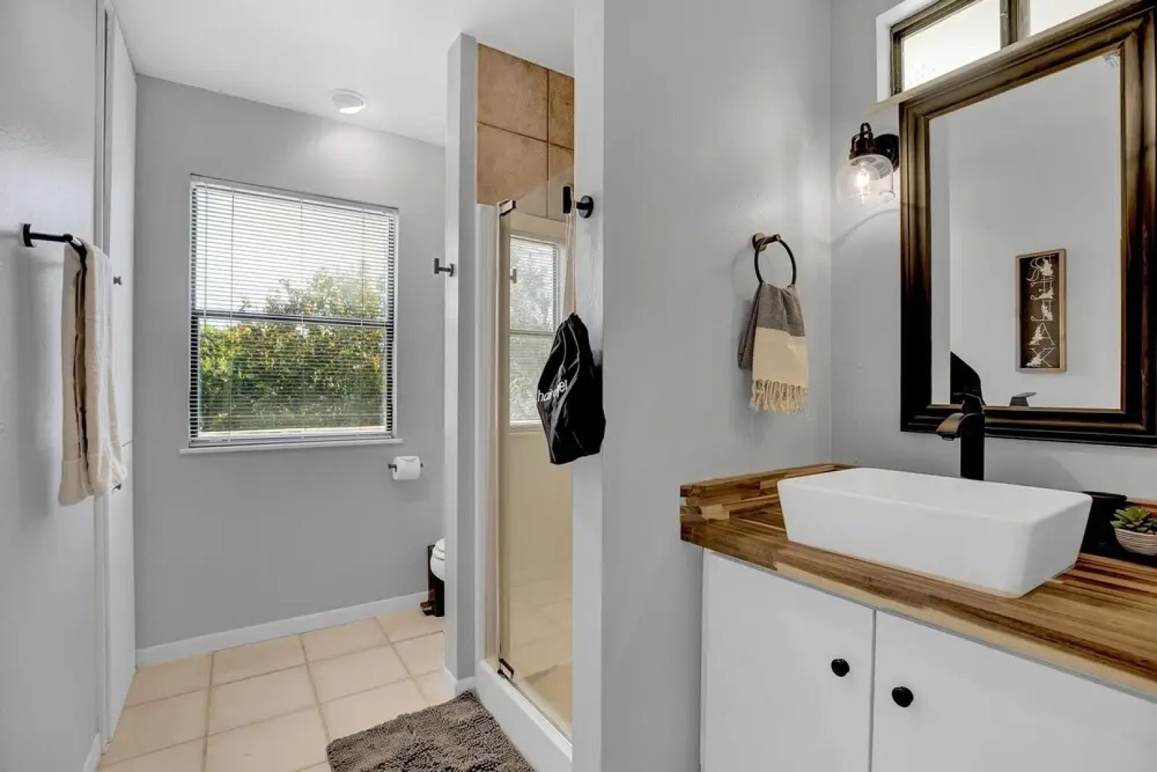 Huge Luxury Home Hot Tub and Sauna 2 mi to Dwntn